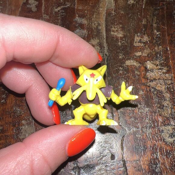 Lot Of 7 Pokémon Figures Pikachu Charzard Hoothoot Geodude Palkia Kyurem VTG - Picture 15 of 16